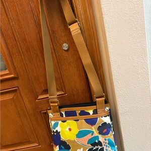 Fossil Multicolor Floral coated canvass;
Crossbody Bag “ELIZA”